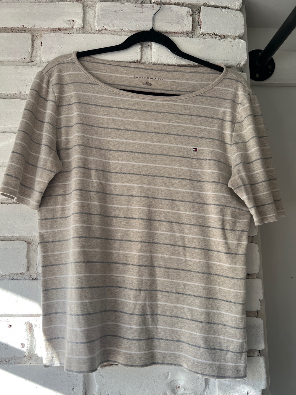 Open neckline striped Tommy Hilfiger boatneck tee in beige grey 90s light stripe